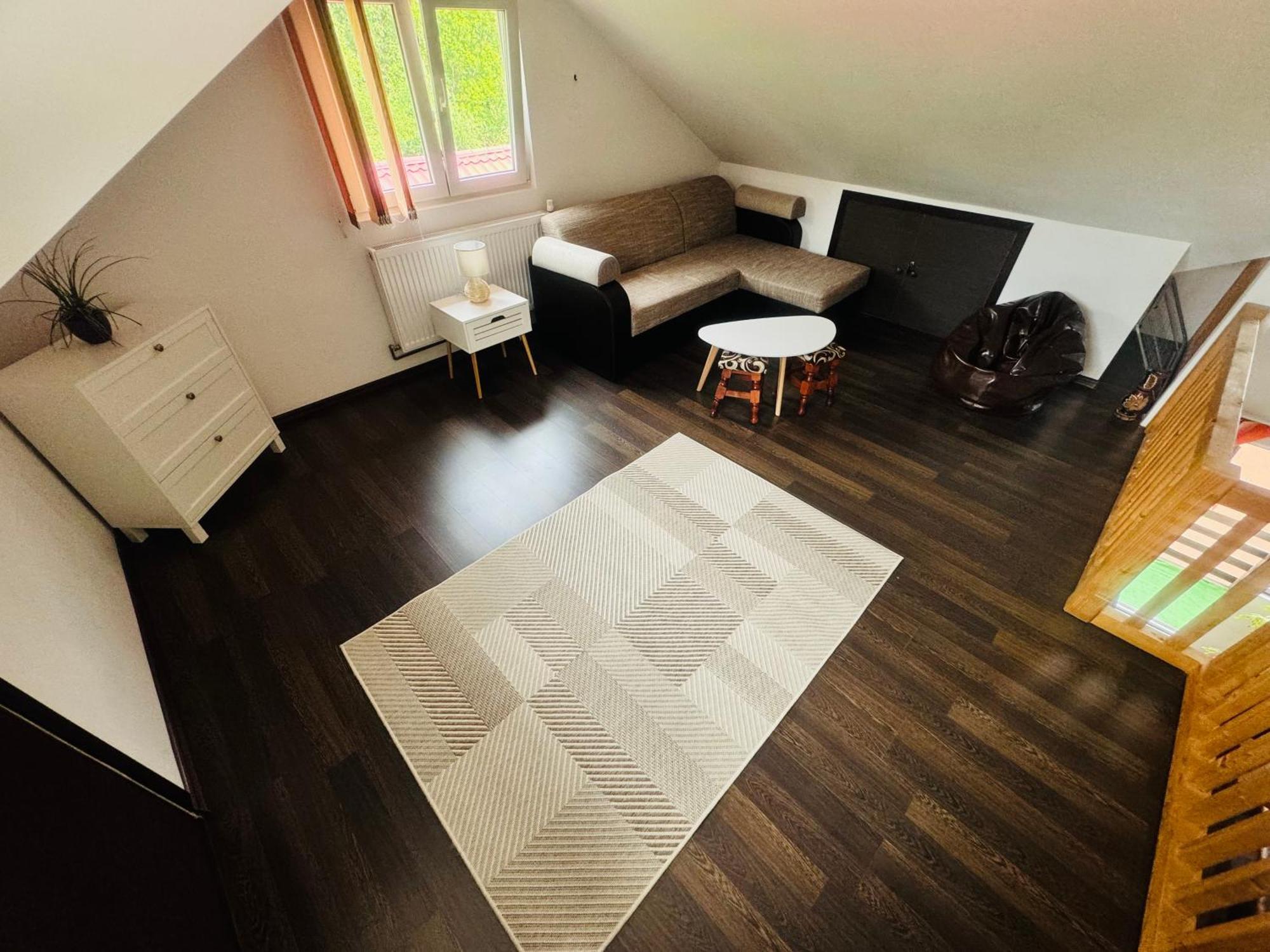 River Apartament *